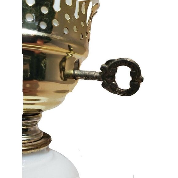 VTG WHITE UNDERWRITERS LABORATORY HOBNAIL MILK GLASS TABLE LAMP 19" FLORAL WORKS - Picture 6 of 9